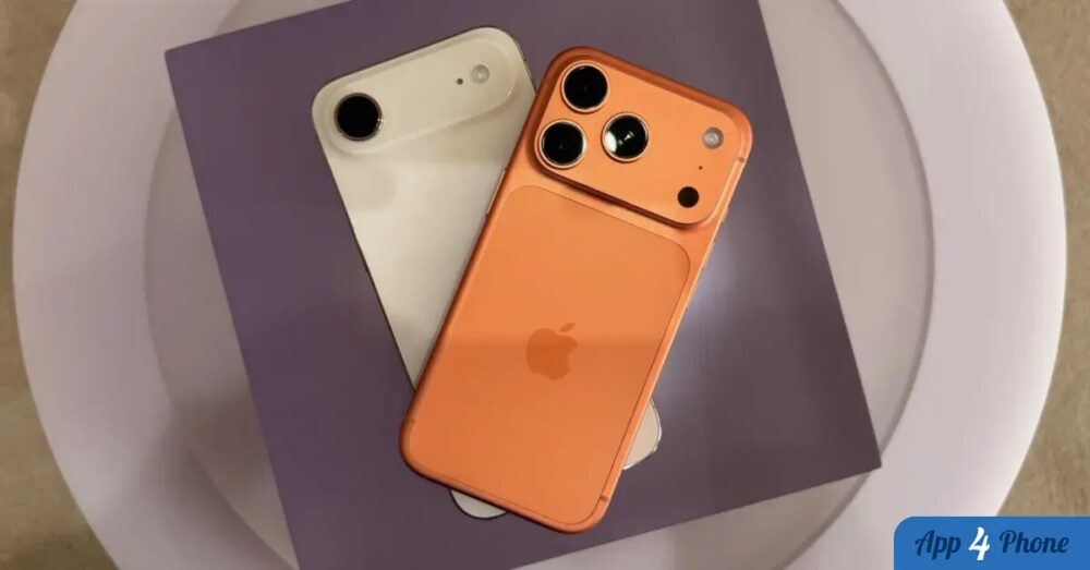 Deux iPhone posés sur une boîte violette
