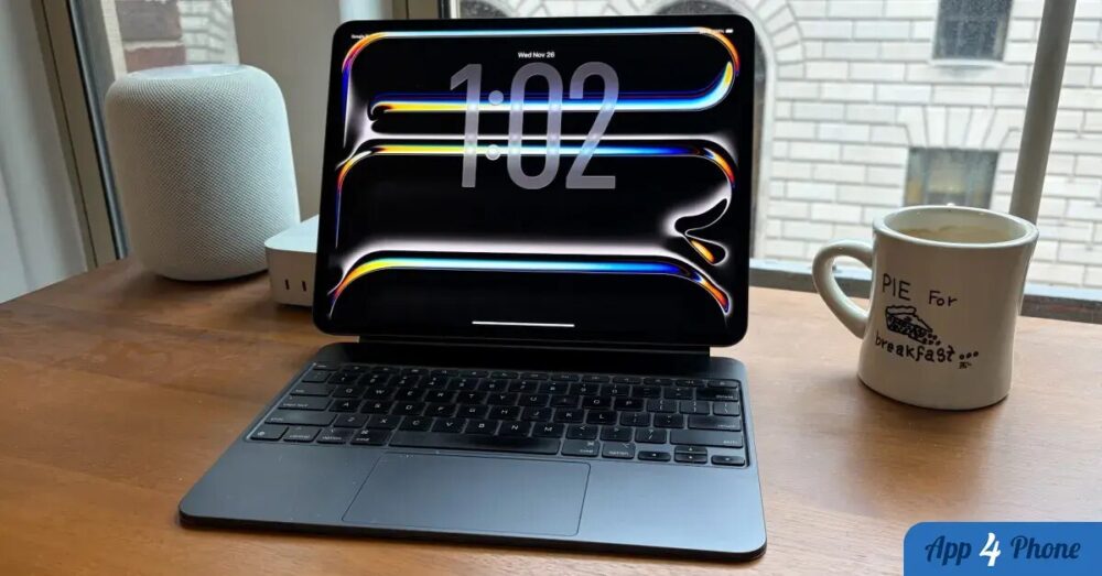 iPad Apple avec clavier sur un bureau
