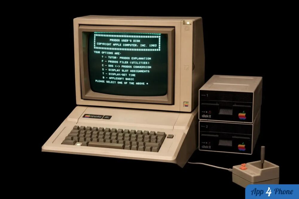 Ordinateur Apple II vintage avec lecteur de disquettes