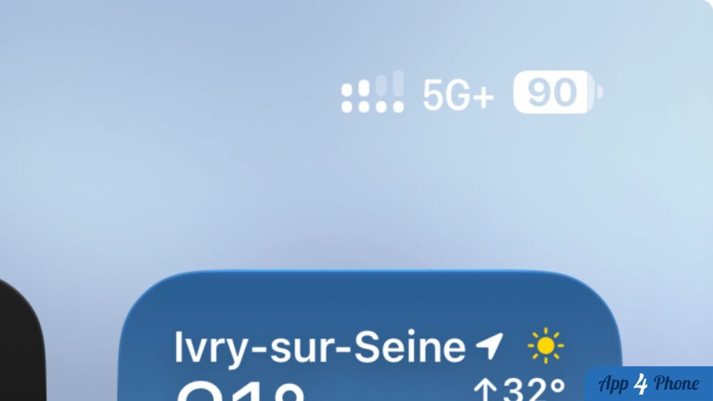 Illustration d’un iPhone affichant le réseau mobile 5G+
