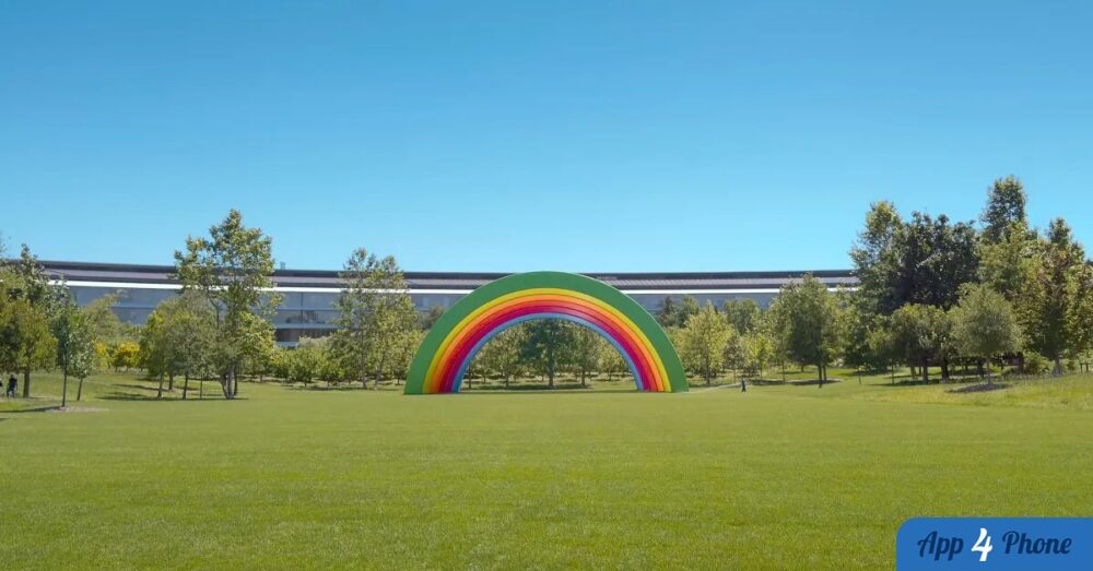Arc-en-ciel installé sur la pelouse d’Apple Park