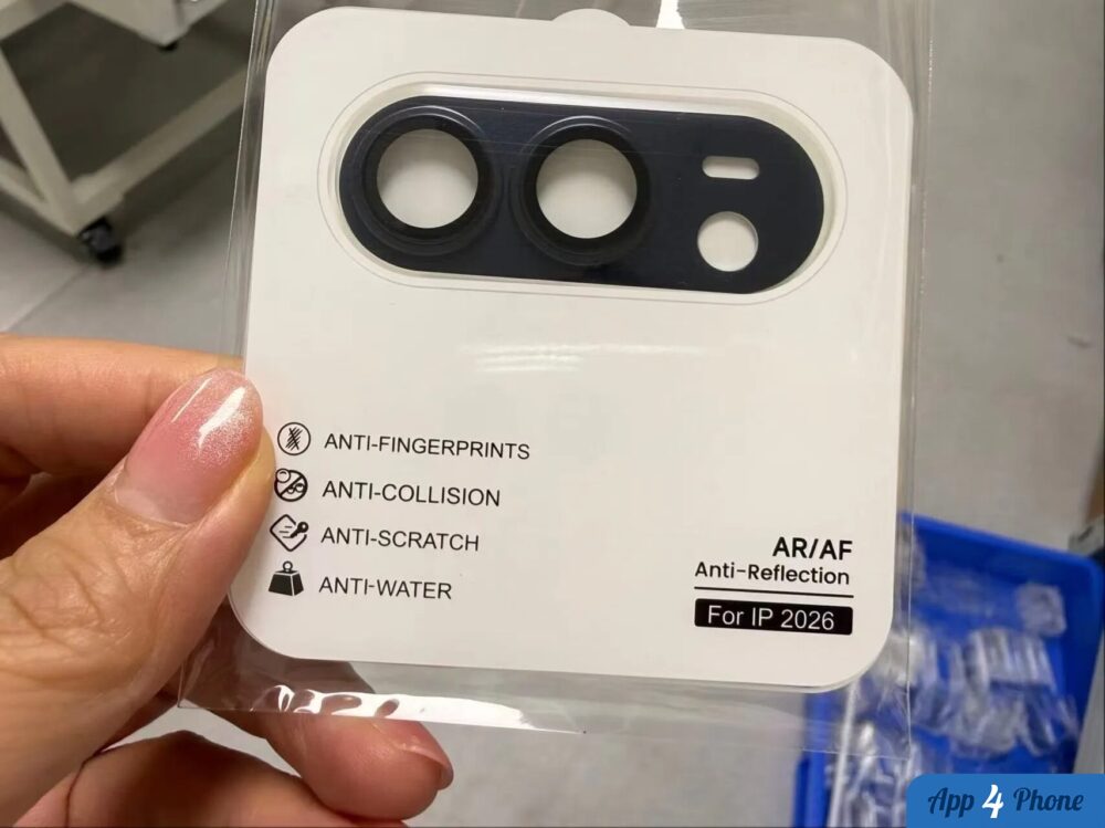 Pièce présumée d’iPhone sombre montrant un module photo sous emballage
