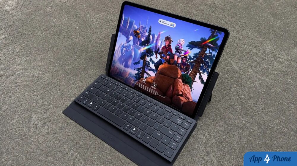 Étui-clavier Razer Travel Case Folio avec tablette affichant un jeu vidéo