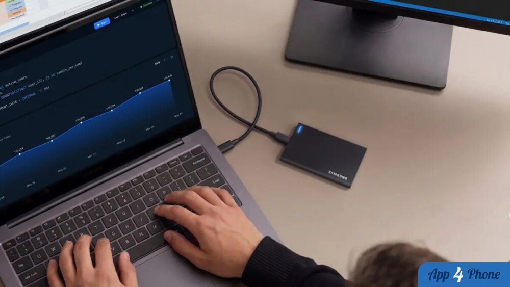SSD portable Samsung connecté à un ordinateur portable