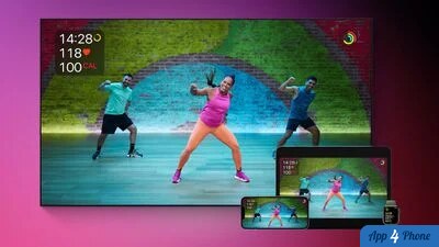 Entraîneurs Fitness+ réalisant une séance sportive sur plusieurs écrans