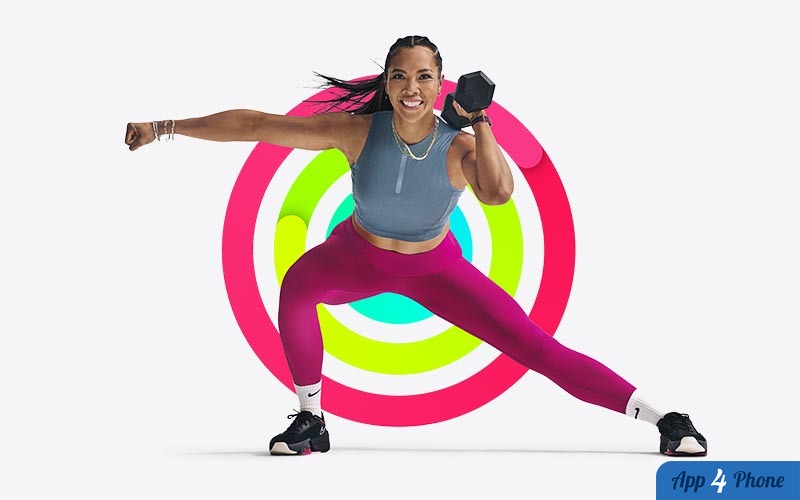 Femme pratiquant un exercice de fitness avec un haltère