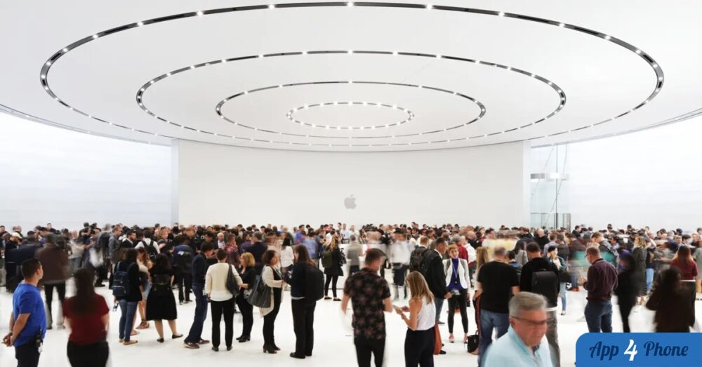 Foule réunie dans un espace Apple lors d’un événement