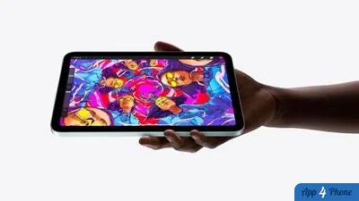 iPad mini tenu horizontalement, affichant une illustration colorée
