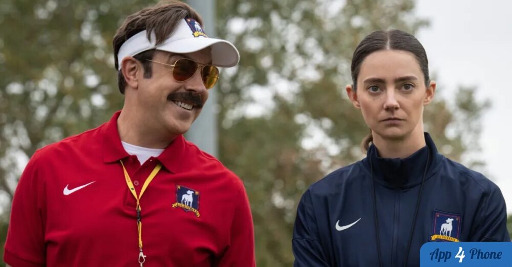 Ted Lasso et une entraîneuse portent des tenues sportives