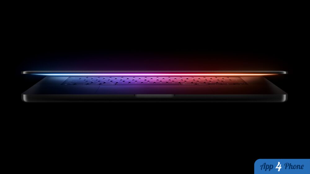 Ordinateur portable MacBook ouvert éclairé par des lumières colorées