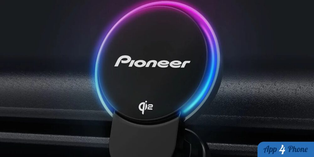 Support automobile Pioneer SDA-SC600 affichant la recharge Qi2