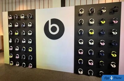 Gamme de casques Beats 360 exposés en différents coloris