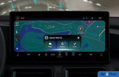Écran CarPlay affichant une carte de navigation dans une voiture