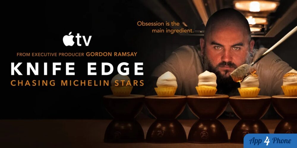 Chef cuisinier observant des desserts dans une cuisine sombre