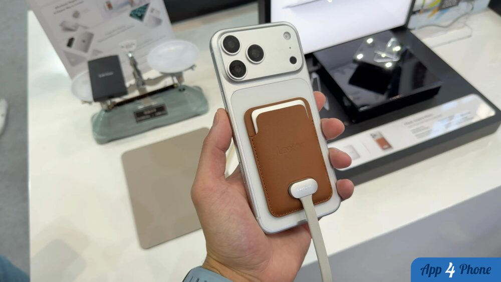 Coque Lexar blanche pour iPhone avec portefeuille et chargeur