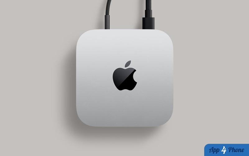 Mac mini Apple argenté vu de dessus avec câbles connectés