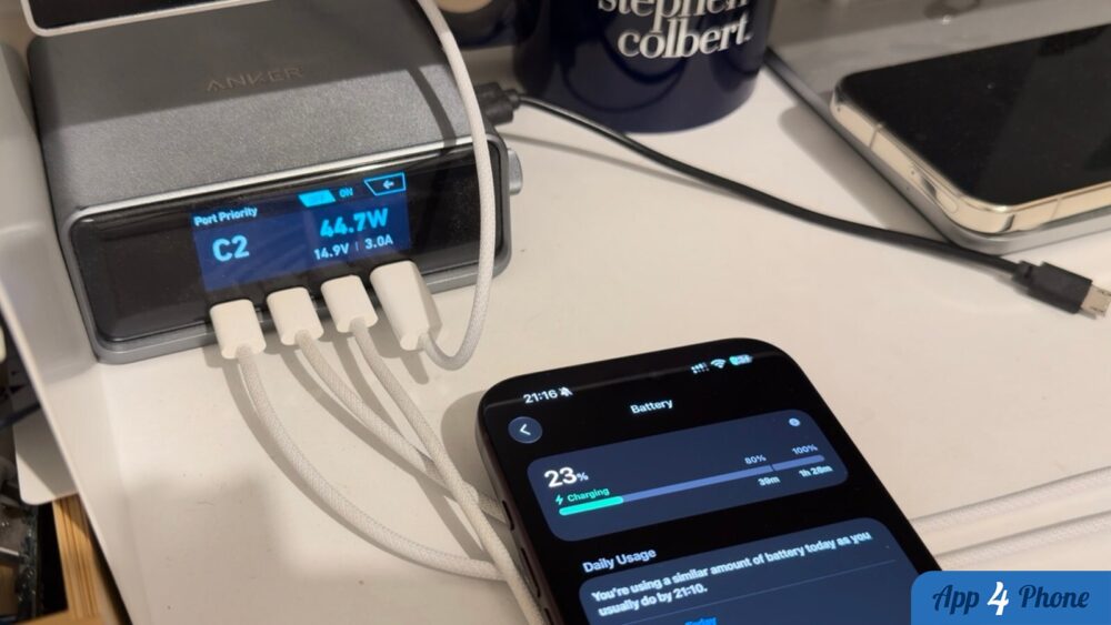 iPhone en charge avec wattmètre affichant 44,7 W