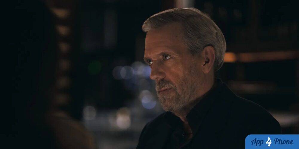 Hugh Laurie dans une scène sombre de la série