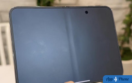 Écran interne sombre d’un iPhone Duo pliable