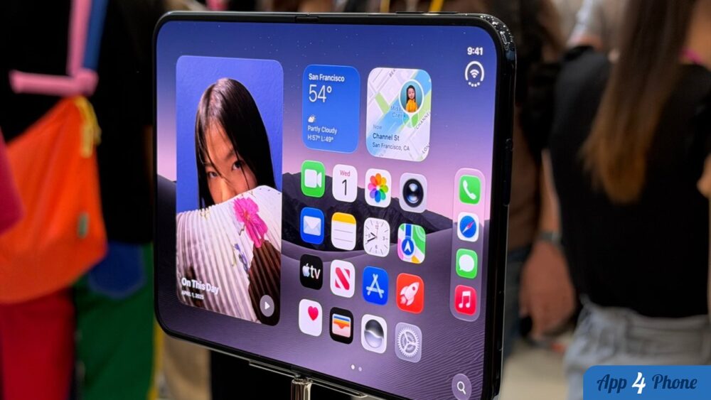 Illustration : iPhone Duo sells out moments after pre-orders begin