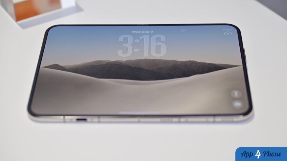 Illustration : iPhone Duo inner display has a replaceable $19 top layer