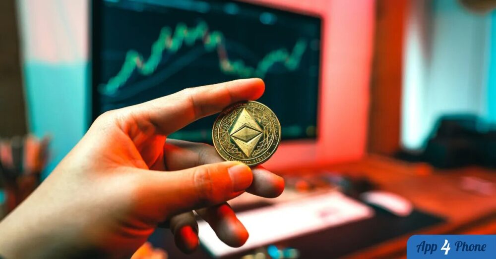 Main tenant une pièce Ethereum devant un écran affichant un graphique
