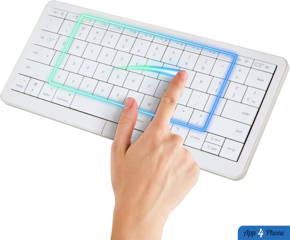 Main utilisant les gestes tactiles sur le clavier Clevetura S