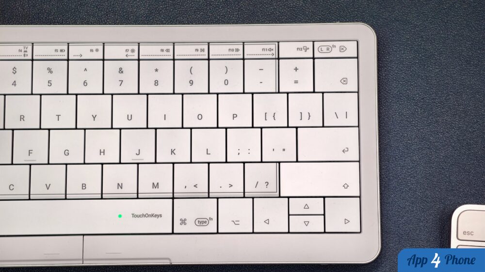Vue rapprochée des touches et raccourcis du clavier Clevetura S