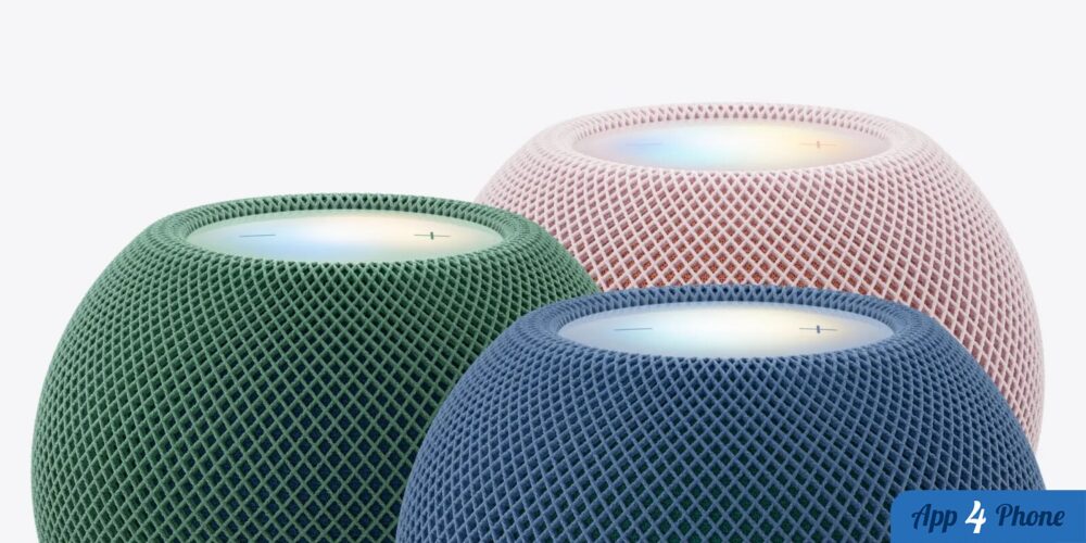 Trois enceintes HomePod mini 2 colorées sur fond clair
