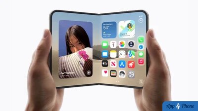 iPhone pliable tenu ouvert entre deux mains