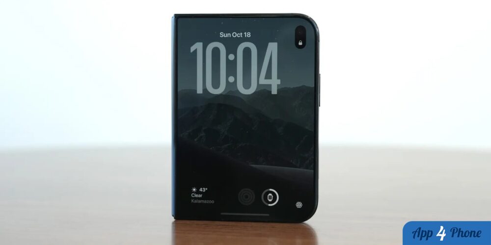 Gros plan d’un iPhone pliable avec écran verrouillé