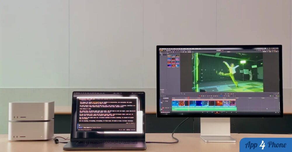 Mac Studio et ordinateur portable exécutant des tâches sur deux écrans