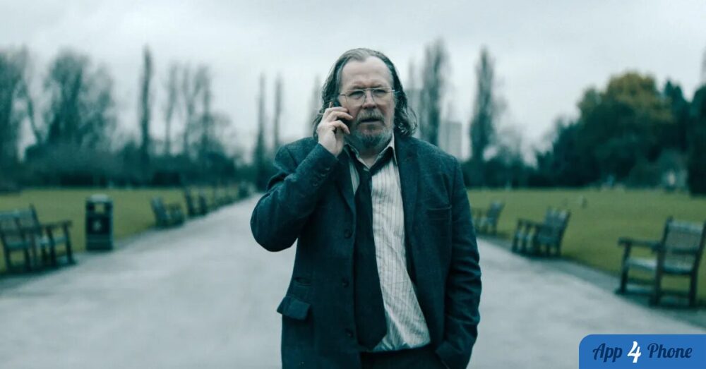 Personnage de Slow Horses au téléphone dans un parc