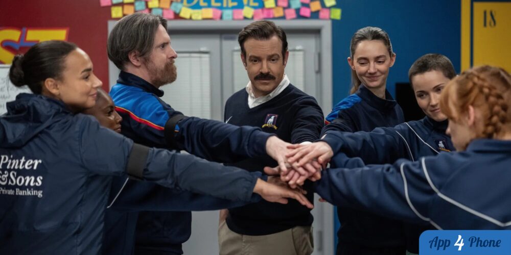 Jason Sudeikis et l’équipe de Ted Lasso joignent leurs mains