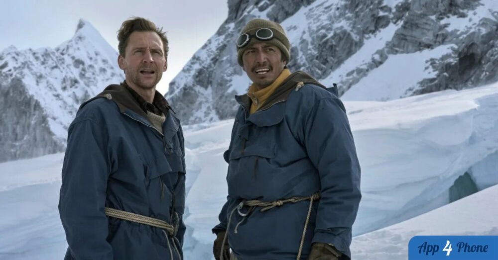 Tom Hiddleston et son partenaire en alpinistes dans un paysage enneigé