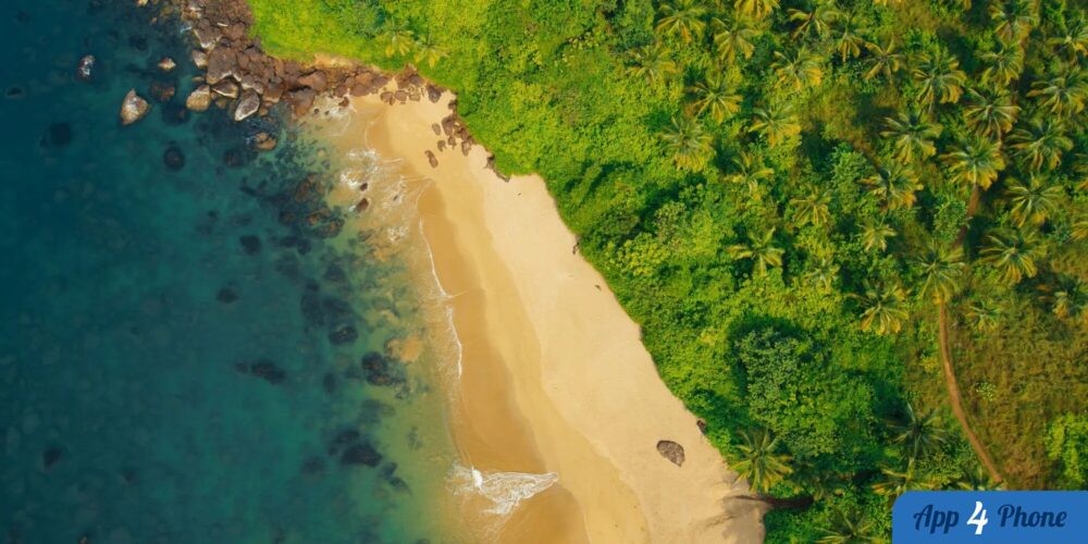 Écran de veille tvOS montrant une plage tropicale vue du ciel